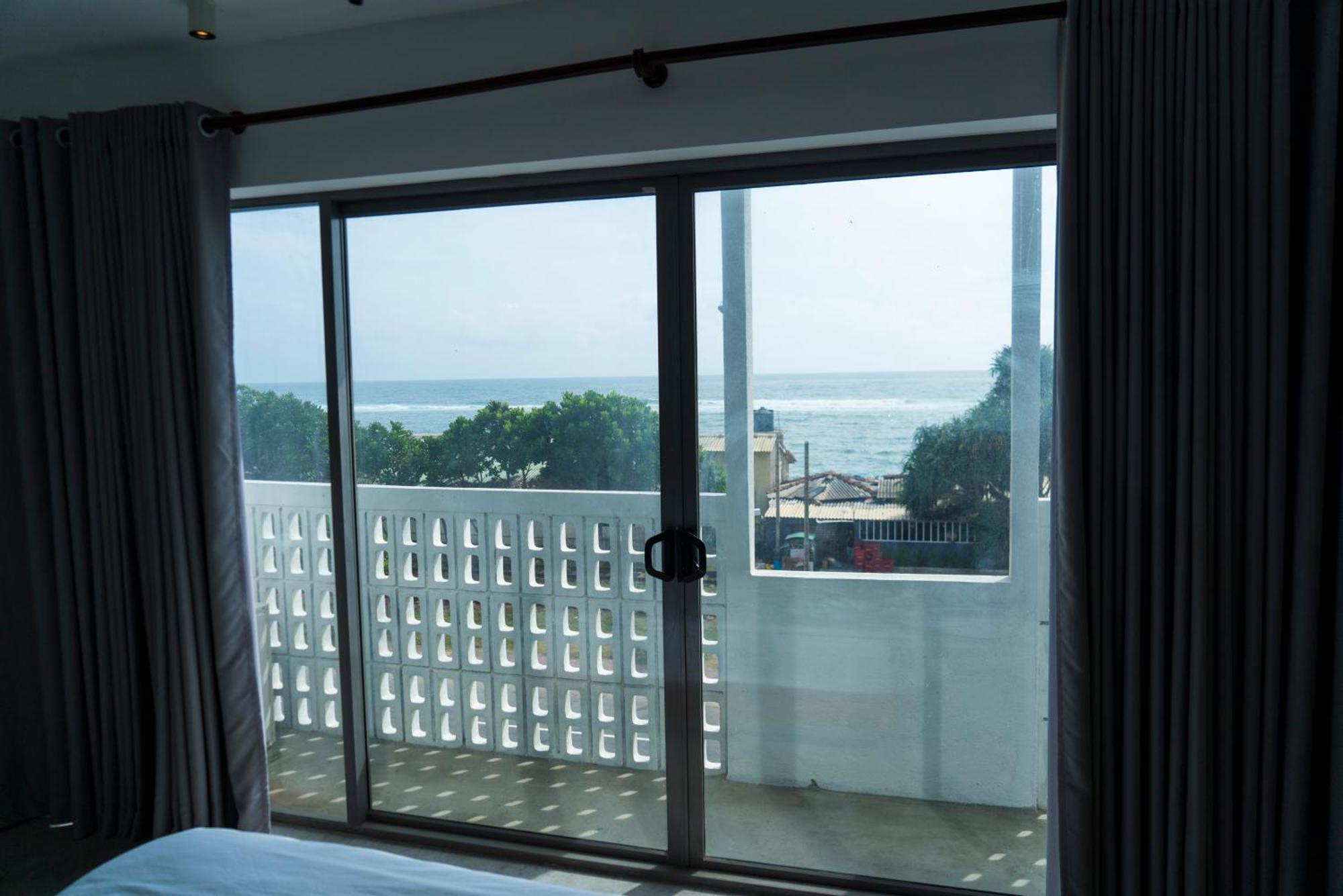 Four Petals Inn Colombo Exterior photo