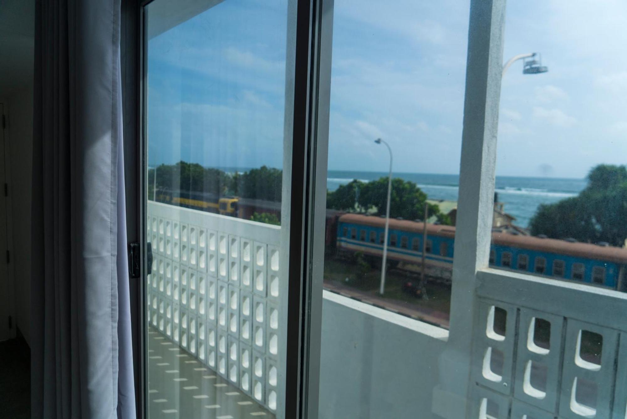 Four Petals Inn Colombo Exterior photo