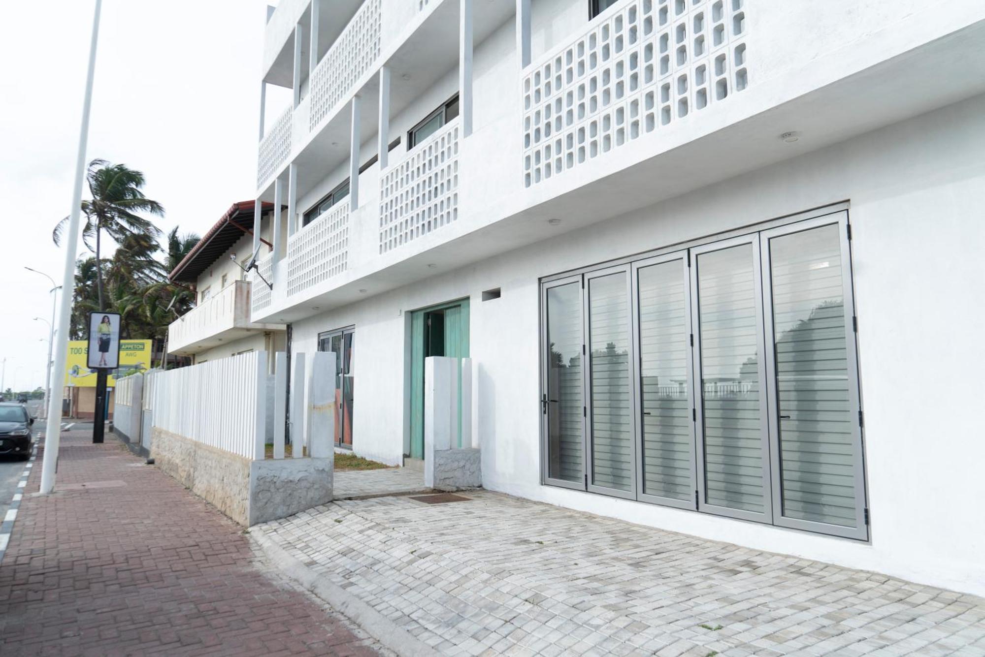 Four Petals Inn Colombo Exterior photo
