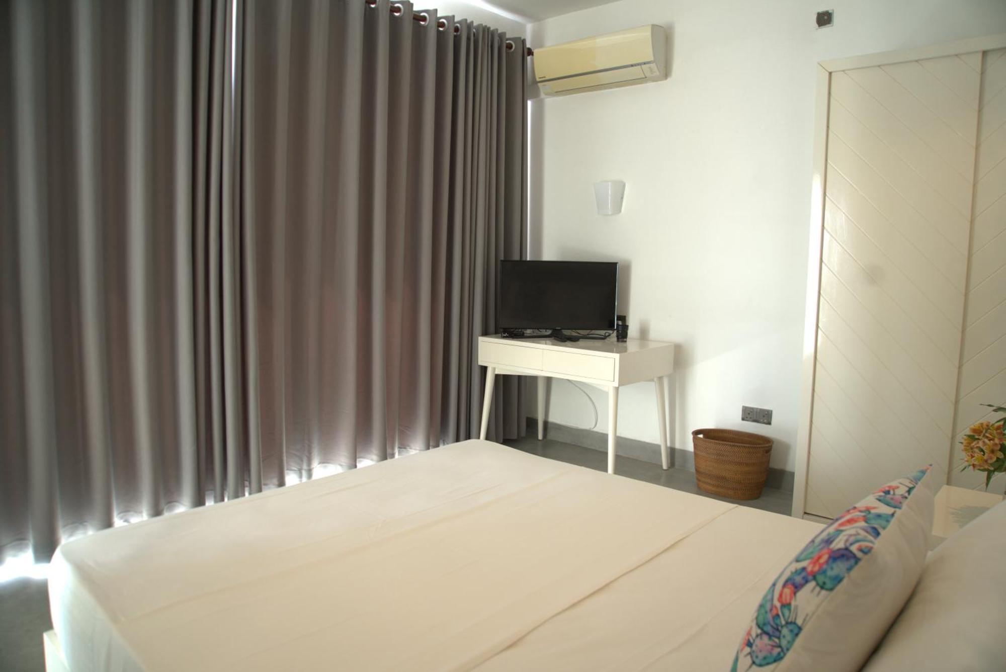 Four Petals Inn Colombo Exterior photo